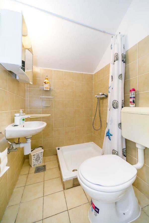 Apartman Jezevac Krk Town Buitenkant foto