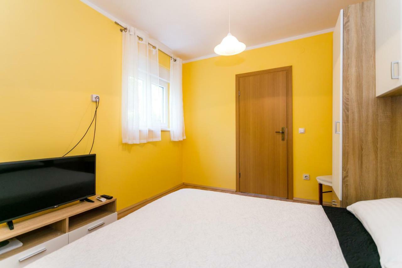 Apartman Jezevac Krk Town Buitenkant foto